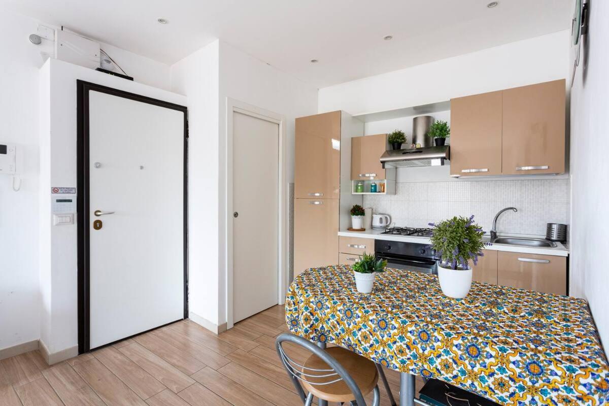 Frank'S House - Appartamento Con Terrazzo In Centro Palermo Luaran gambar