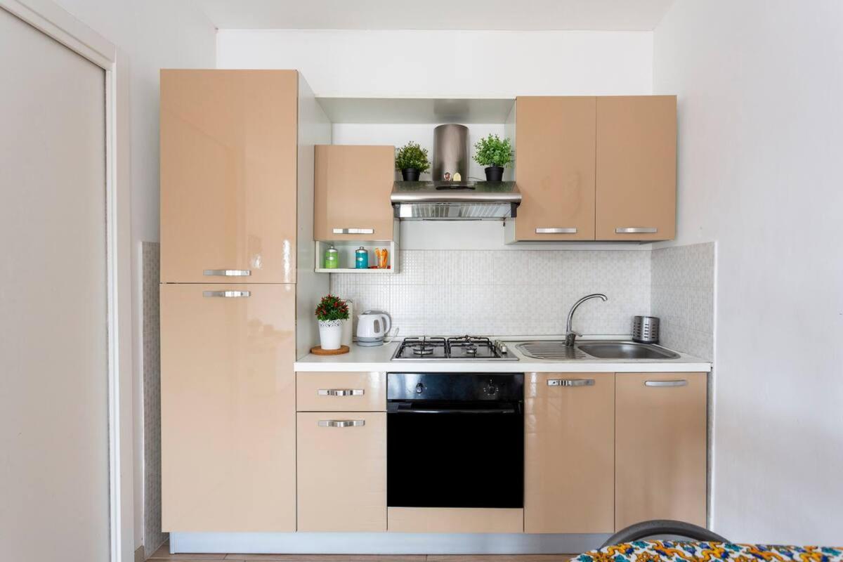 Frank'S House - Appartamento Con Terrazzo In Centro Palermo Luaran gambar