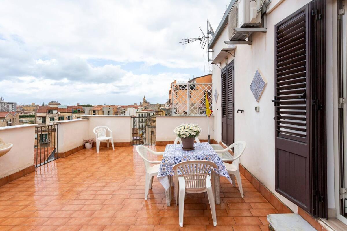 Frank'S House - Appartamento Con Terrazzo In Centro Palermo Luaran gambar