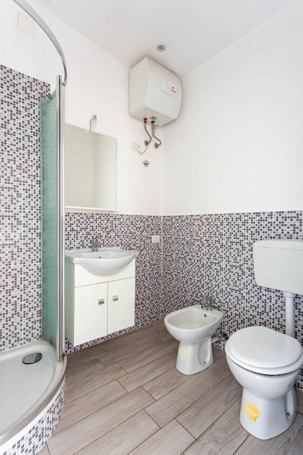 Frank'S House - Appartamento Con Terrazzo In Centro Palermo Luaran gambar