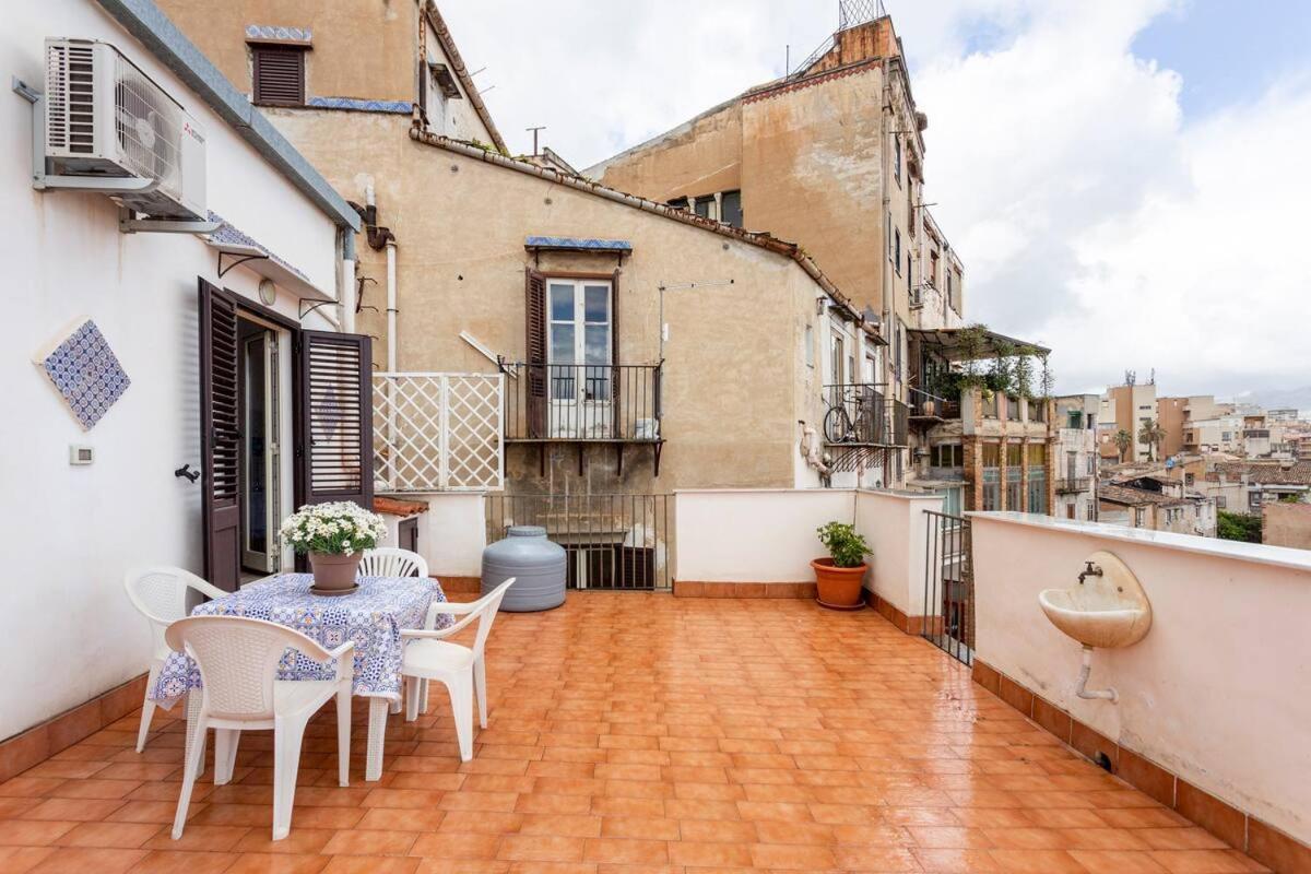 Frank'S House - Appartamento Con Terrazzo In Centro Palermo Luaran gambar