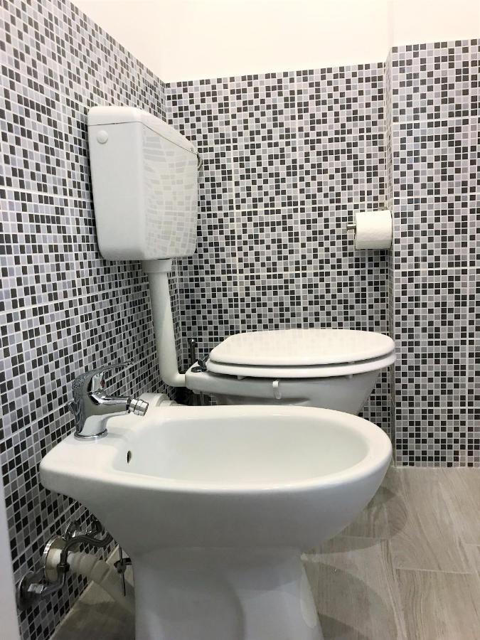 Frank'S House - Appartamento Con Terrazzo In Centro Palermo Luaran gambar