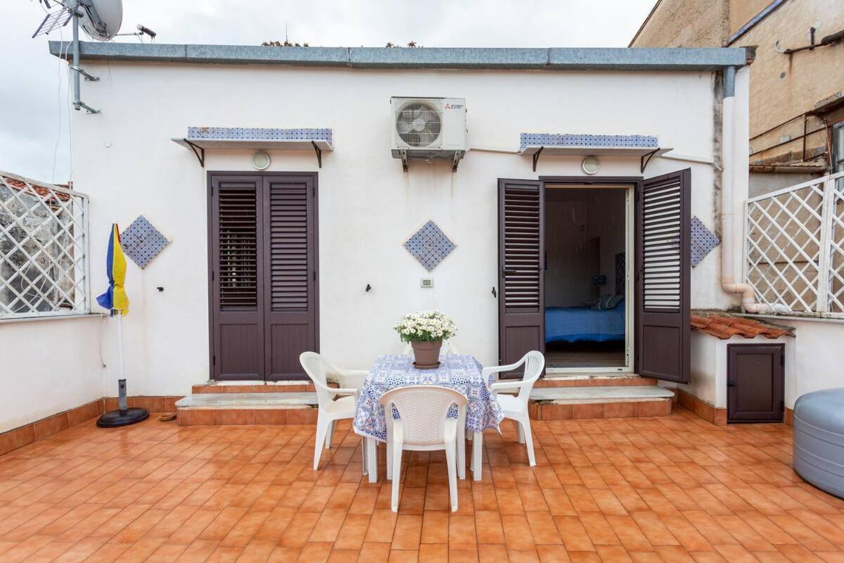 Frank'S House - Appartamento Con Terrazzo In Centro Palermo Luaran gambar